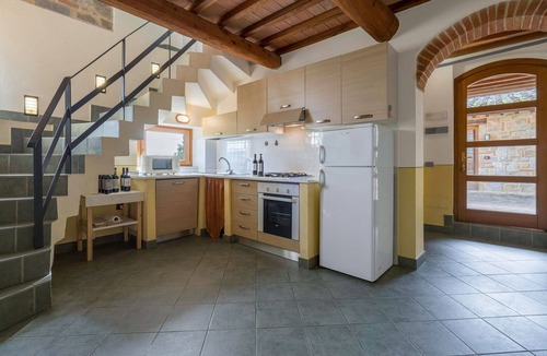 Poggibonsi Villa | Lovely apartment in villa with WIFI, A/C, pool, TV, balcony and pets allowed, close to San Gimig.