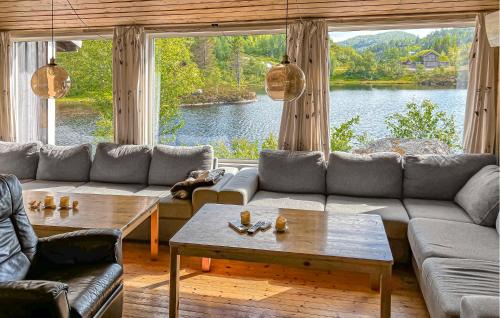 Fidjeland Apartment | Lovely Apartment In Tjørhom With Lake View