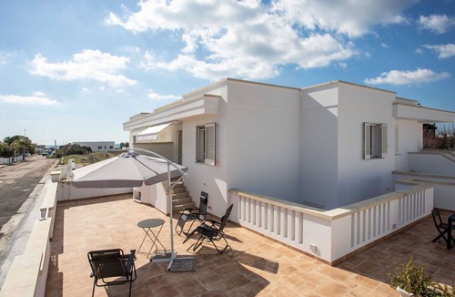 Marina di Pescoluse House | Lovely apartment in villa for 4 people with A/C, TV and patio