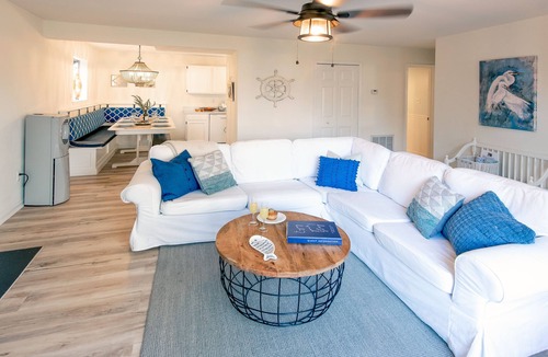 Shady Side House | Lovely bay views with kayaks, bikes, fire pit, crabbing & more