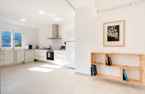 Cala San Vicente Villa | Lovely Central Apartment | Guillem | 3 Bedrooms | Close to The Beach