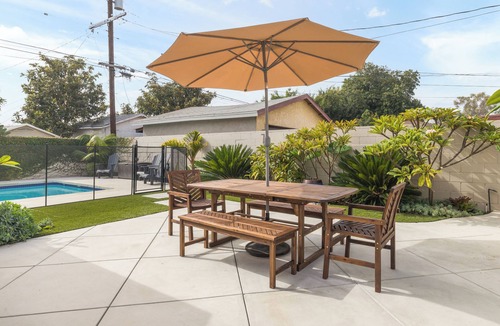 Del Aire House | Lovely Coastal Boho home close to Beaches & SOFI with Pool, AC & King bed
