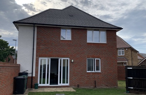 Basildon House | Lovely detached 4 bedroom home for holiday or business