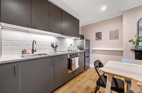 Ealing Common Apartment | Lovely Ealing 3 Bed Flat