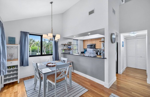 The Dunes House | Lovely Elevated Duplex with Spacious Open-Concept Living Area - Oasis Inn at the Dunes