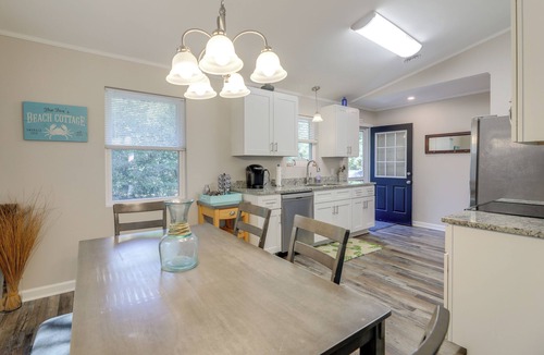 Emerald Isle House | Lovely Emerald Isle Home, Walk to Beach!