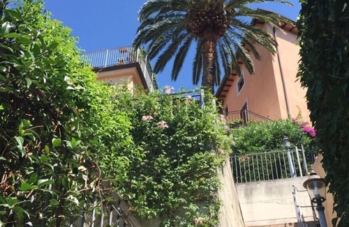 Castagneto Carducci Apartment | Lovely flat with garden and sea view