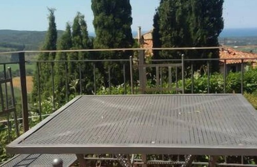 Castagneto Carducci Apartment | Lovely flat with garden and sea view