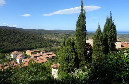 Castagneto Carducci Apartment | Lovely flat with garden and sea view