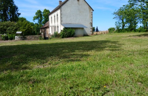 Marcillat-en-Combraille Villa | Lovely detached house close to village on enclosed land planted with trees.