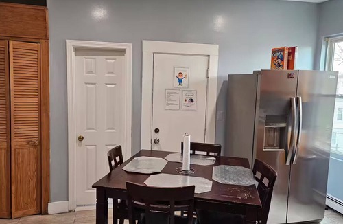 Roxbury Apartment | Lovely fully equipped 4-bedroom apartment in charming Boston with parking.