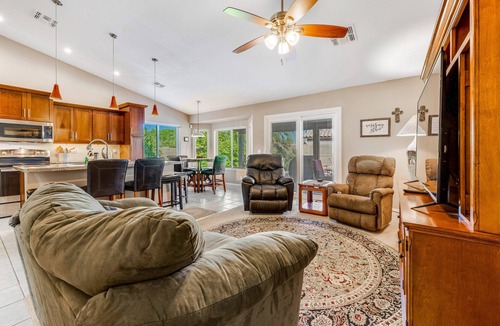 Cottonwoods Crossing House | Lovely getaway with private pool, putting green & desk