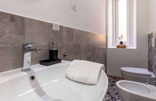 Trieste City Centre Apartment | Lovely Guest-room★Private bathroom★Free Wifi