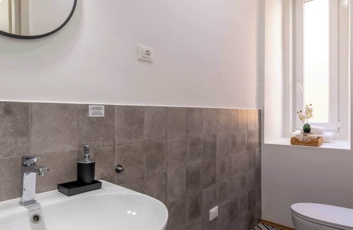 Trieste City Centre Apartment | Lovely Guest-room★Private bathroom★Free Wifi
