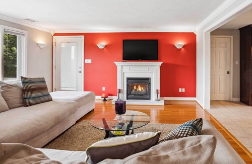 Bridgeport House | Lovely Hilltop Home: Louisville Living with a View