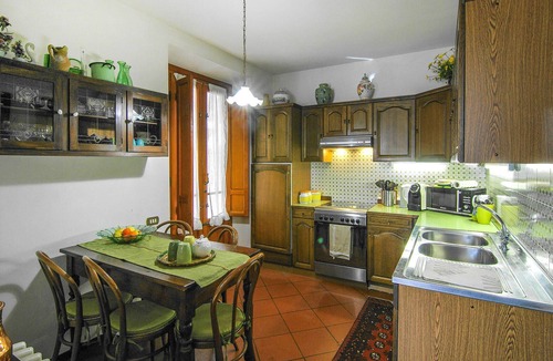 Cascine-La Croce House | Lovely home in Castelvecchio di Comp. with WiFi