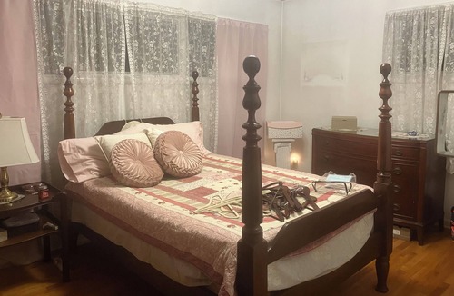 Dicken House | Lovely Home 10 min walk to U of M stadium You are renting rooms in the house.