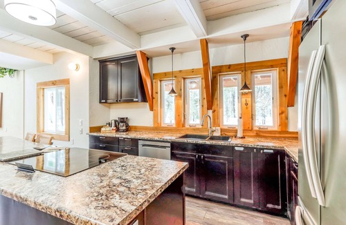 River Forest Acres House | Lovely home by waterfalls with firepit, hot tub & washer&dryer - dog-friendly