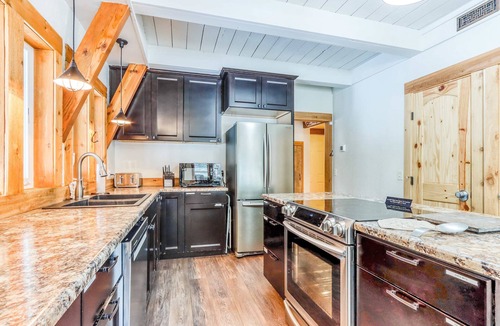 River Forest Acres House | Lovely home by waterfalls with firepit, hot tub & washer&dryer - dog-friendly