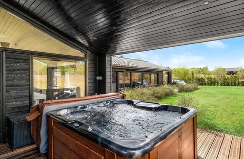 Krejbjerg House | Lovely home in Ejstrupholm with WiFi
