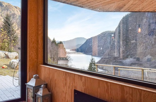 Suldal House | Lovely home in Erfjord with house sea view
