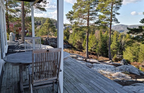 Risor House | Lovely home in Risør with sauna