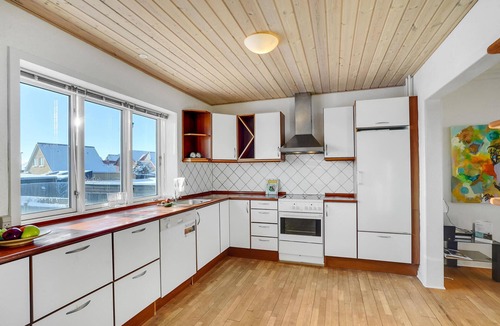Thyboron House | Lovely home in Thyborøn with kitchen