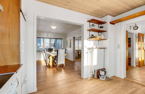 Thyboron House | Lovely home in Thyborøn with kitchen
