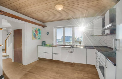 Thyboron House | Lovely home in Thyborøn with kitchen