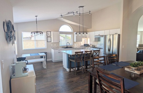 Glendale House | Lovely home within walking distance to State Farm Stadium.