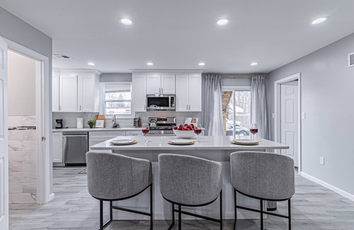 Plainfield House | Lovely House (Sleeps 16)