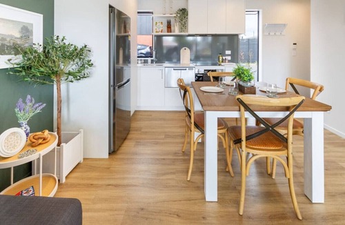 Linwood House | Lovely in Linwood: 2BR Beauty with free Carpark
