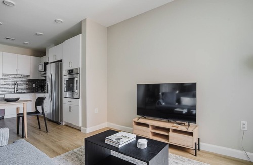 East Cambridge Apartment | Lovely Kendall Square Studio w/Gym, W/D & Roof, nr MIT, by Blueground