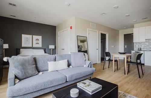 East Cambridge Apartment | Lovely Kendall Square Studio w/Gym, W/D & Roof, nr MIT, by Blueground