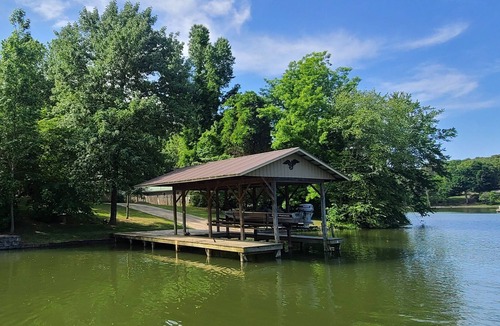 Leesburg House | Lovely Lake House on Beautiful Weiss Lake