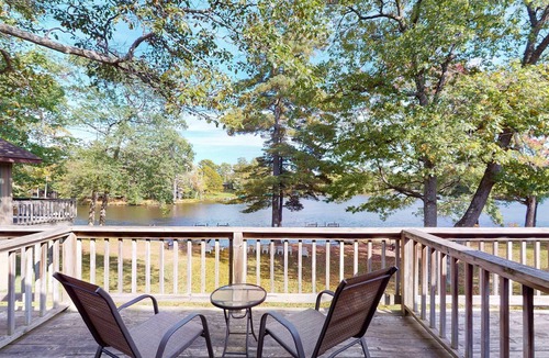 Eagle River Apartment | Lovely lakefront suite with resort amenities & shared dock - dogs OK!