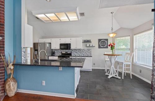 Leander House | Lovely Leander Home in a Quiet Area