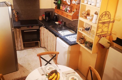 Cadouin Cottage | Lovely, luxuriously decorated house, intimate garden in a historic village