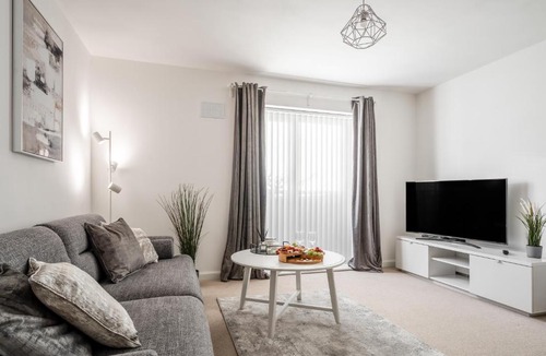 Wolverhampton Apartment | Lovely Modern 2 Bed City Centre Apartment with FREE parking - Double or Twin Beds Available