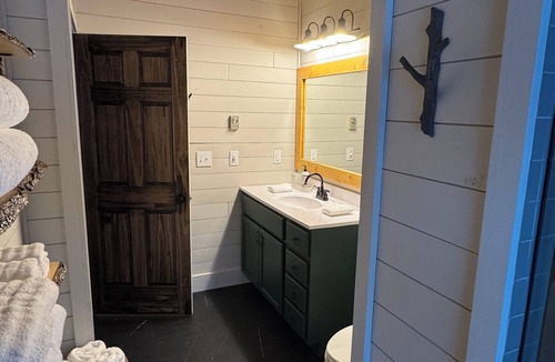Speculator Cabin | Lovely Newly built 2-bedroom cabin with WiFi in Speculator. Close to the town.