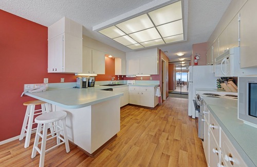 Gleneden Beach Condo | Lovely oceanfront condo with sweeping water views, & balcony