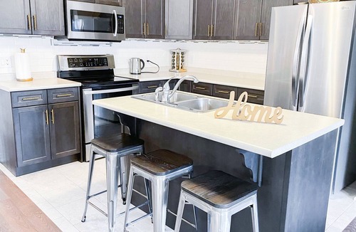 Thorold House | Lovely Private 4 Bed home close to Niagara Falls, NOTL & Brock U