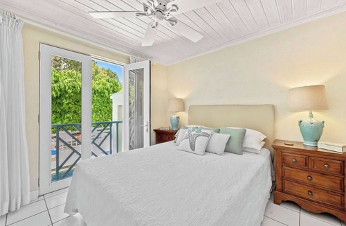 Mount Standfast House | Lovely private townhome with pool in Mount Standfast