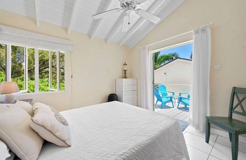 Mount Standfast House | Lovely private townhome with pool in Mount Standfast