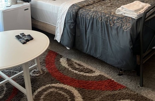 El Mirage House | LOVELY PRIVATE ROOMS PRIVATE BATHS IN A HOUSE