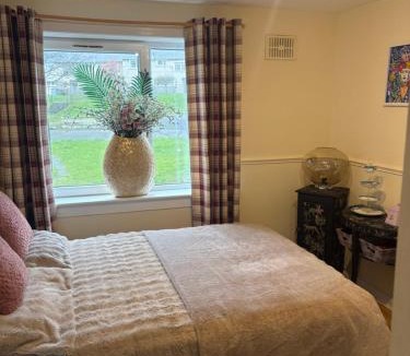 Duddingston House | Lovely quiet double room