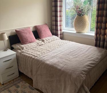 Duddingston House | Lovely quiet double room