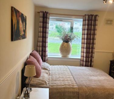 Duddingston House | Lovely quiet double room
