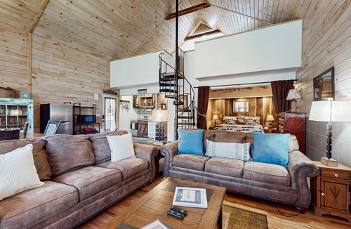 Blue Ridge Cabin | Lovely riverfront cabin in secluded setting w/private hot tub, deck, & firepit