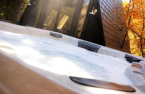 Sundance House | Lovely Secluded A-frame with Hot-tub in Sundance, Utah